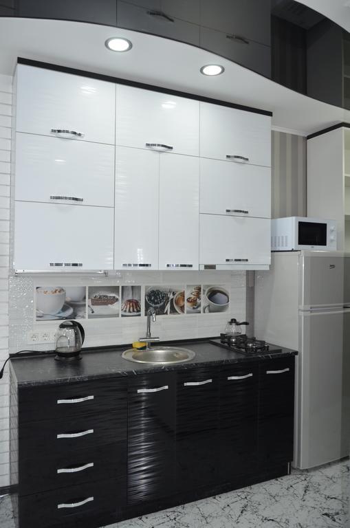 Studio "Black - White" Batoemi Buitenkant foto