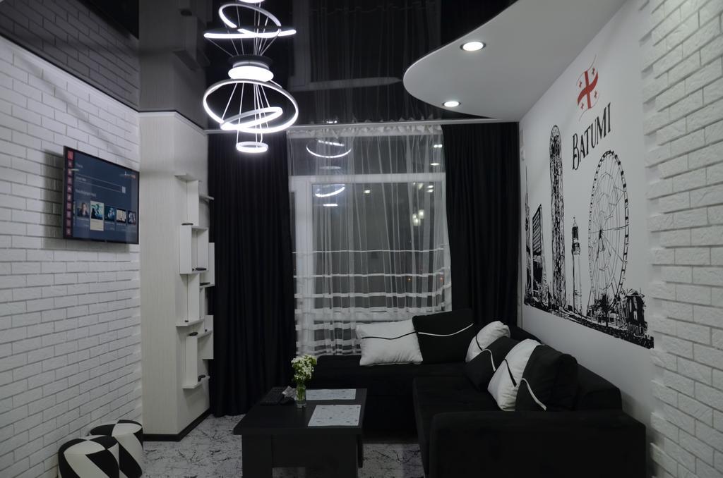 Studio "Black - White" Batoemi Buitenkant foto