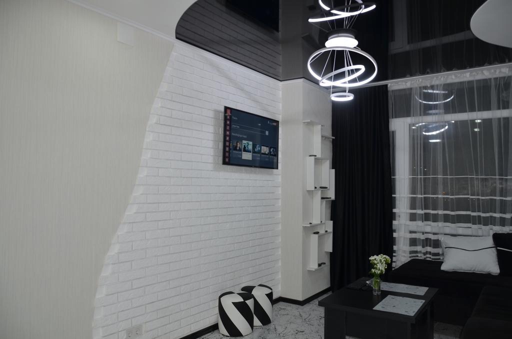 Studio "Black - White" Batoemi Buitenkant foto