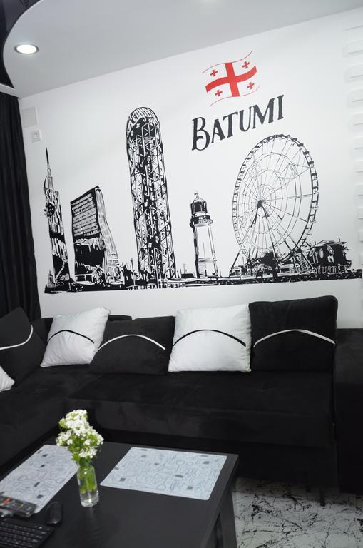 Studio "Black - White" Batoemi Buitenkant foto