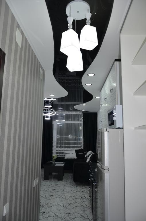 Studio "Black - White" Batoemi Buitenkant foto