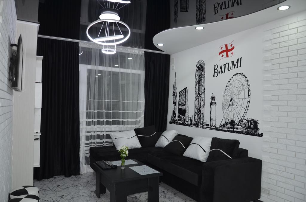 Studio "Black - White" Batoemi Buitenkant foto