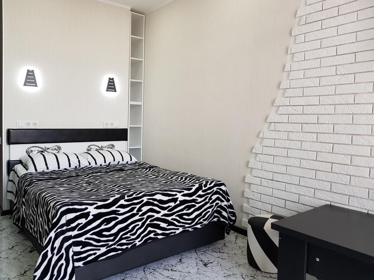 Studio "Black - White" Batoemi Buitenkant foto